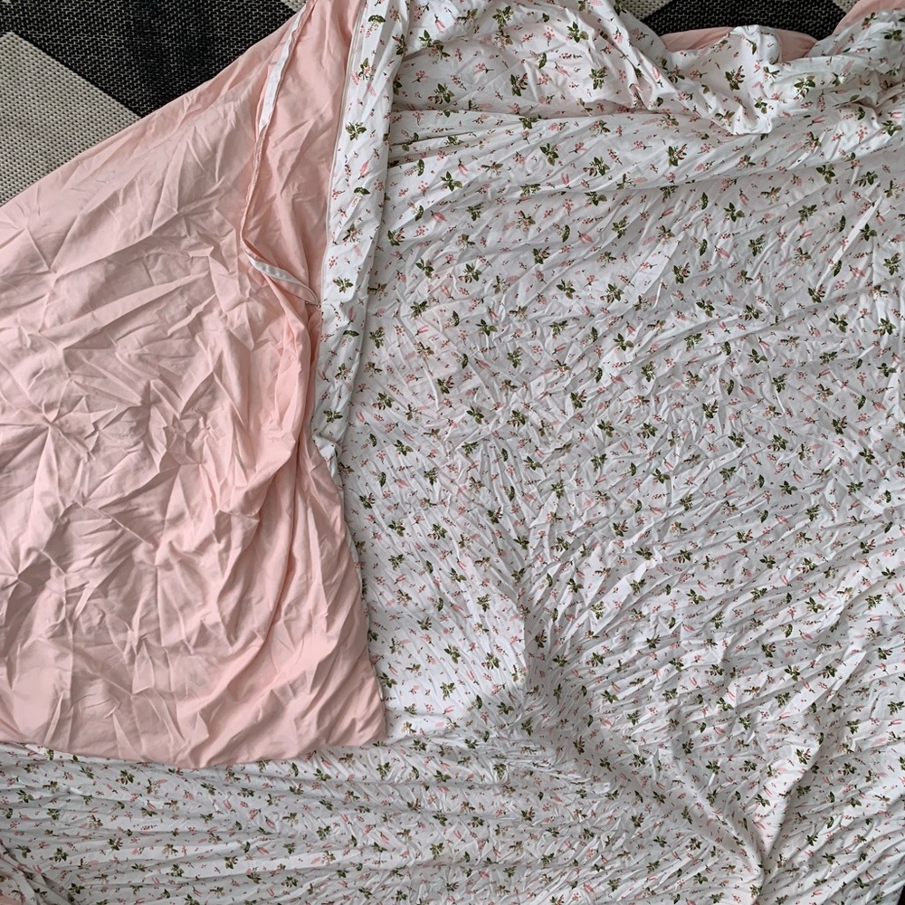King Floral Lightweight Duvet Cover with two King pillow shams